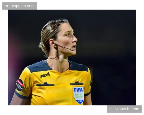 纪录片《英超女裁判》播出,讲述女性裁判在男子顶级联赛的生存状态 纪录片《英超女裁判》播出,讲述女性裁判在男子顶级联赛的生存状态